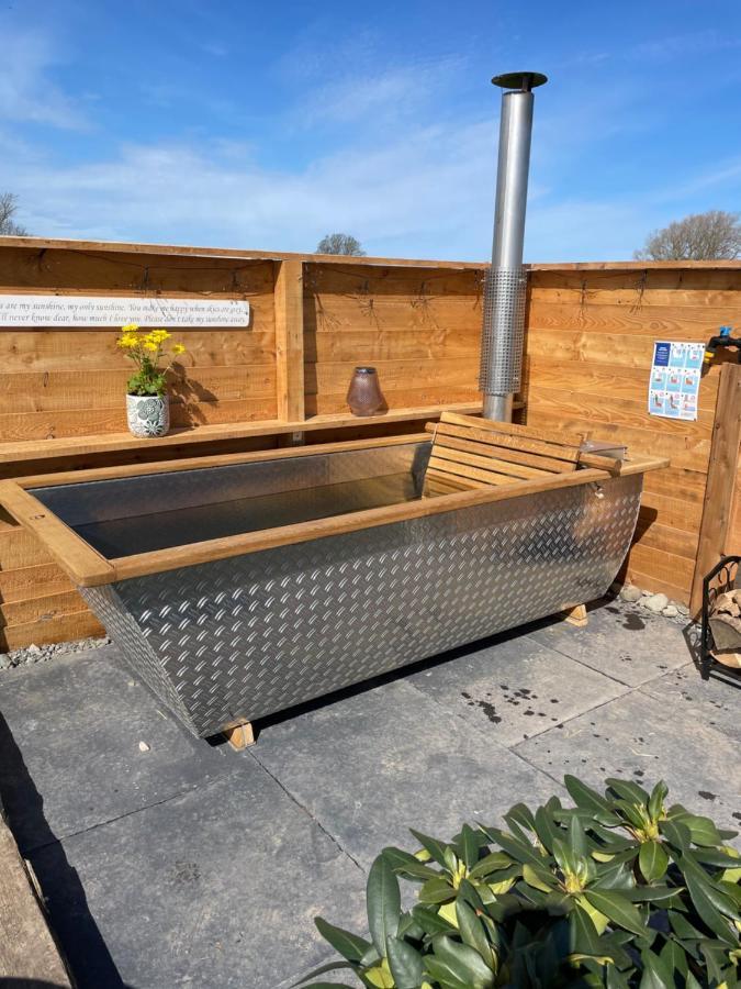Abbey Farm Luxury Glamping Hotel Rhuddlan Екстериор снимка