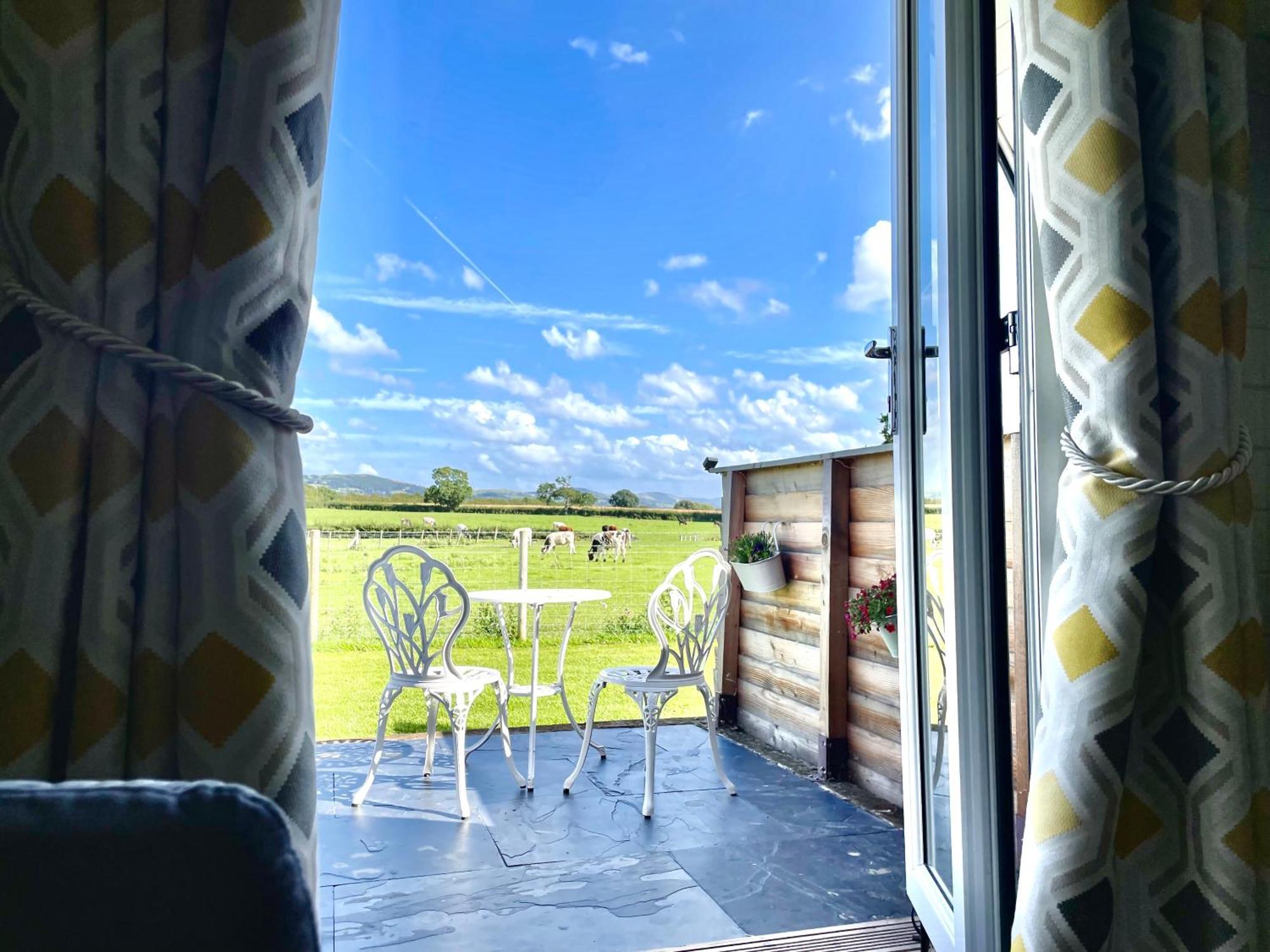 Abbey Farm Luxury Glamping Hotel Rhuddlan Екстериор снимка